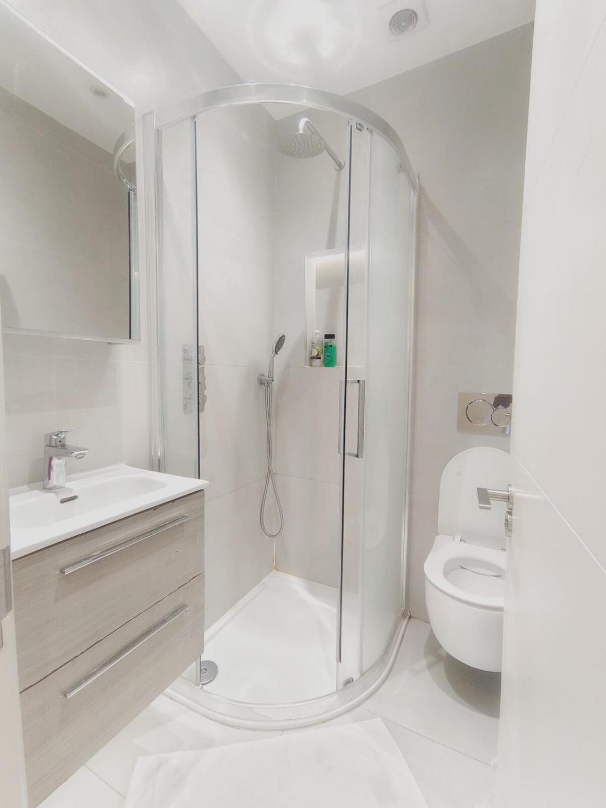 Apartamento Contemporary 2 Bedroom In *